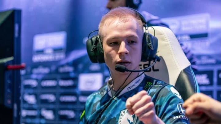 ELIGE CS:GO Settings: Mouse, Video Settings + Gears/Setup & Keybinds